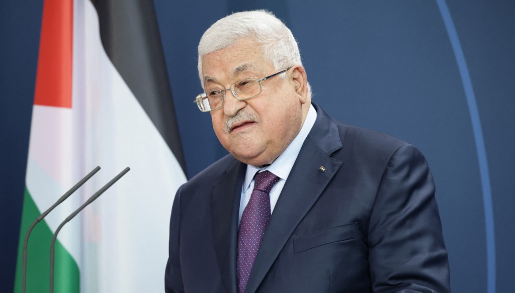 الرئيس الفلسطيني أول الحاضرين.. وصول القادة إلى بغداد للمشاركة في القمتين العربية والتنموية
