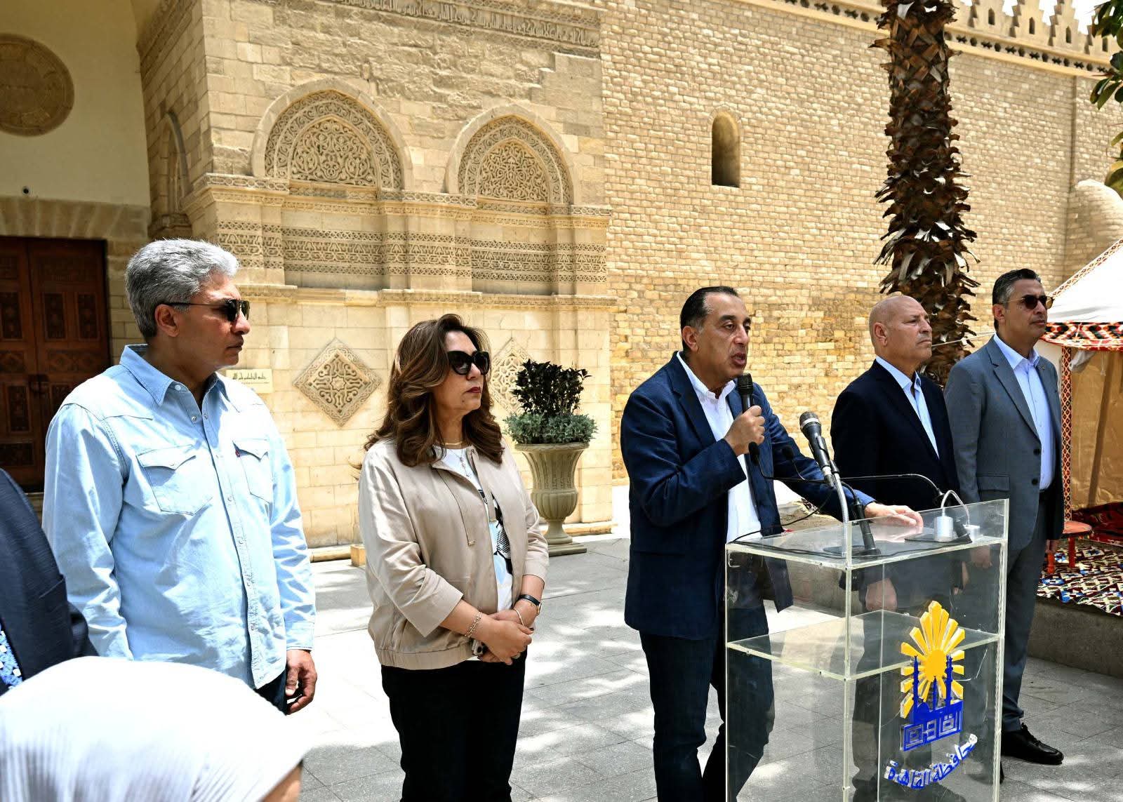 مدبولي: توجيهات من الرئيس بتخفيف الضغط عن القاهرة القديمة وفتح المجال لاستعادة جمالها