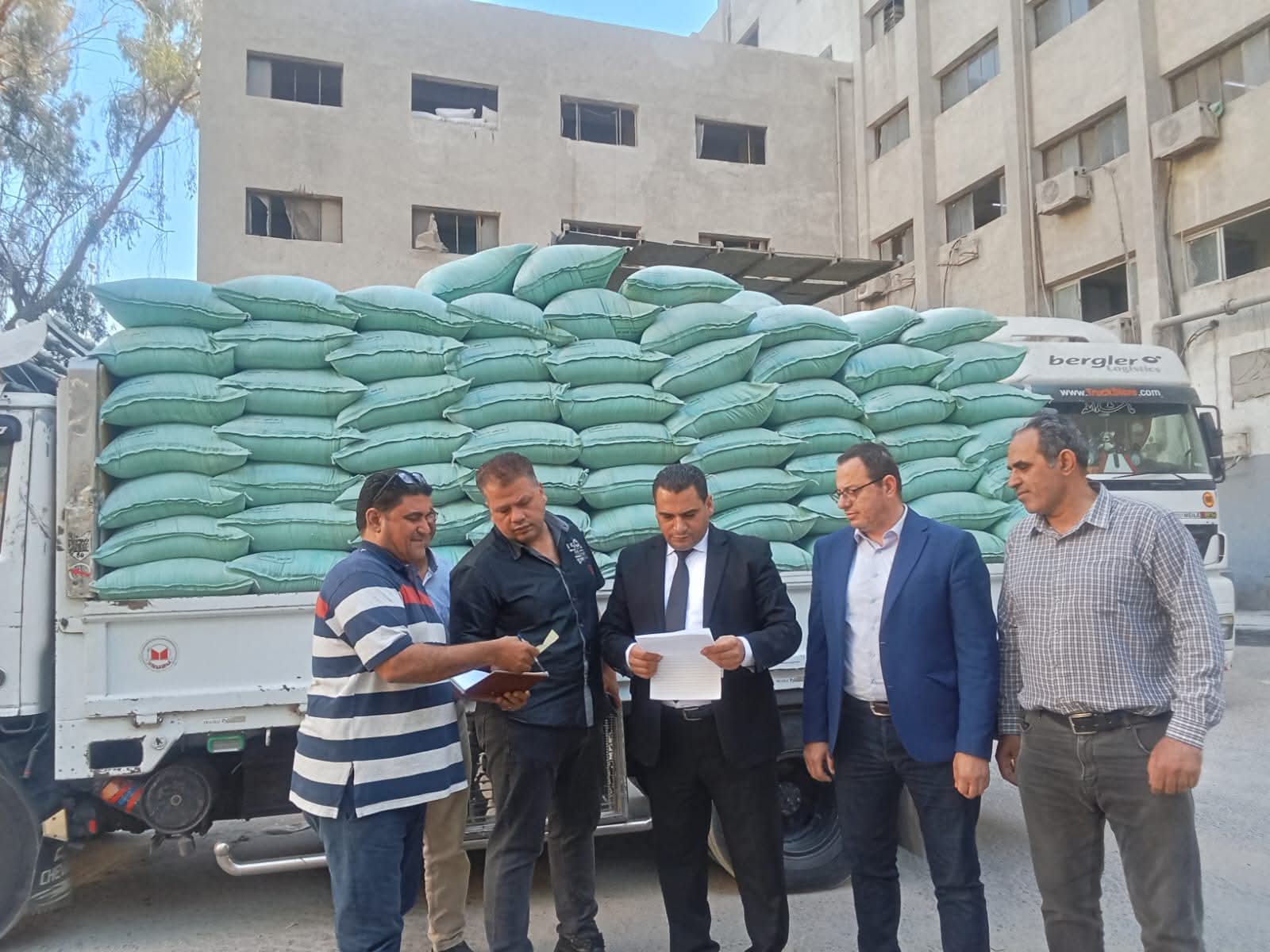 الجيزة تضرب المحتكرين.. 3762 مخالفة ومصادرة 151 طن سلع فاسدة ومدعمة