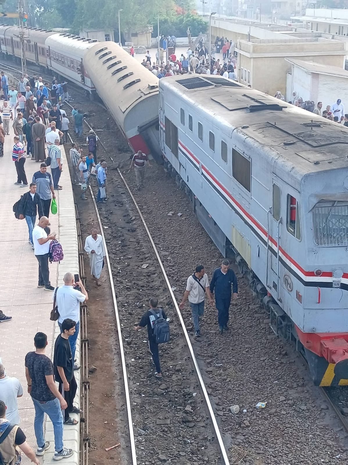 خروج عربة من القطار رقم 450 عن القضبان أثناء دخوله محطة محلة روح