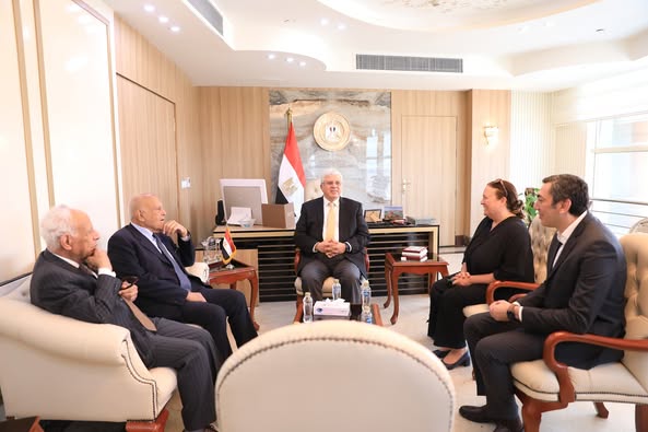 وزير التعليم العالي يستقبل الجراح العالمي الدكتور مجدي يعقوب 
