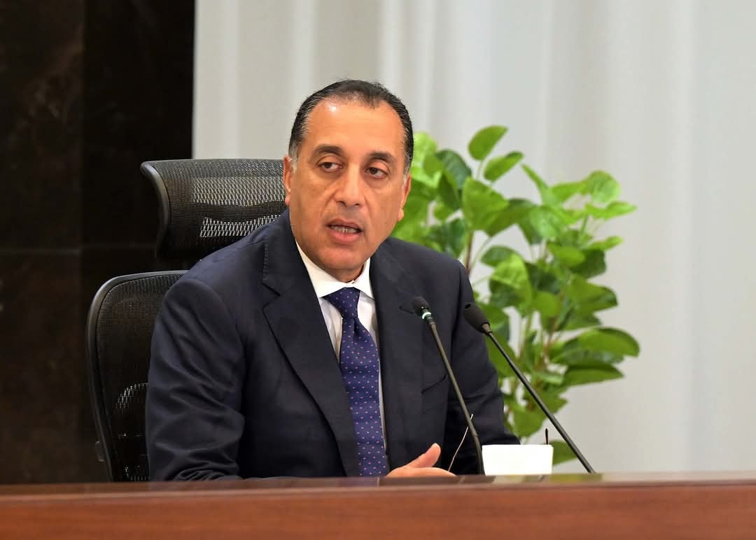 بحضور عدد من أعضاء البرلمان.. رئيس الوزراء يبدأ جولة تفقدية بمنجم السكري لإنتاج الذهب بمرسى علم