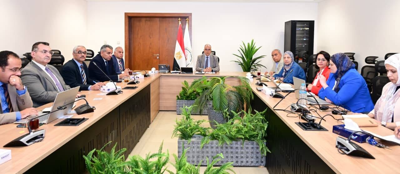 وزير الري يتابع موقف مشروع   CROWN  للإدارة المرنة مناخياً للمياه والتكيف مع التغيرات المناخية بوادي النيل