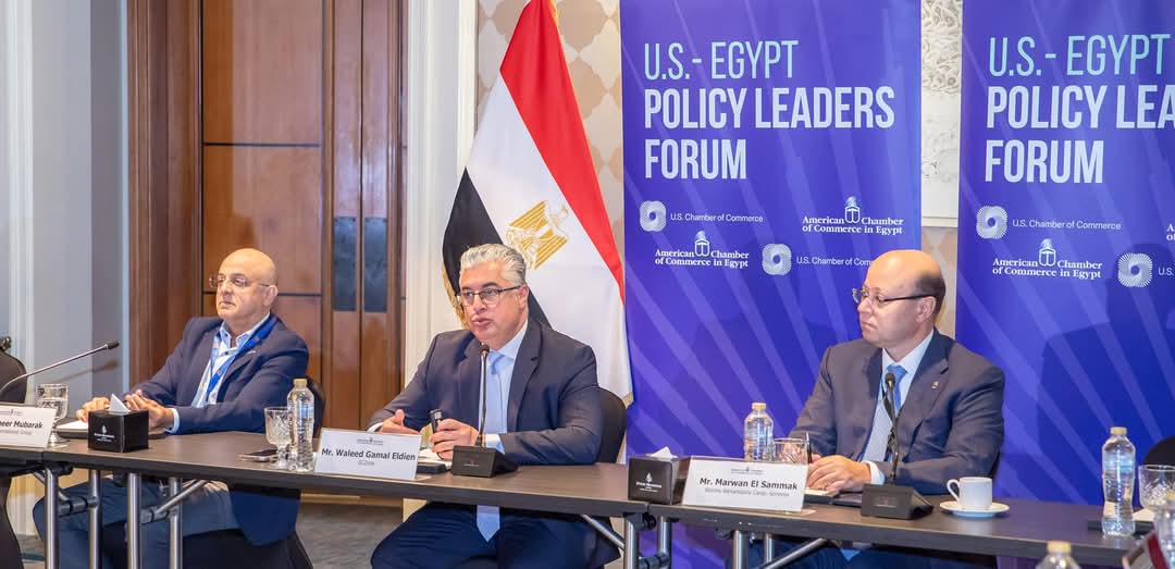 رئيس اقتصادية قناة السويس يشارك بمائدة مستديرة بعنوان 
