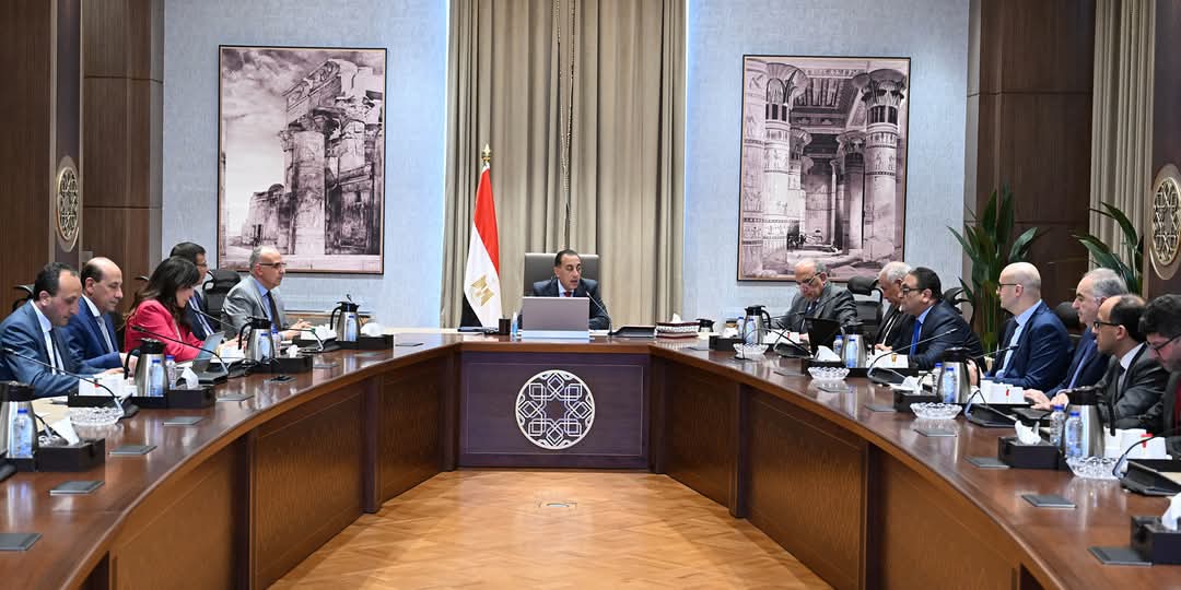 رئيس الوزراء يتابع موقف تنفيذ عددٍ من المشروعات الخدمية والتنموية بالوادي الجديد 