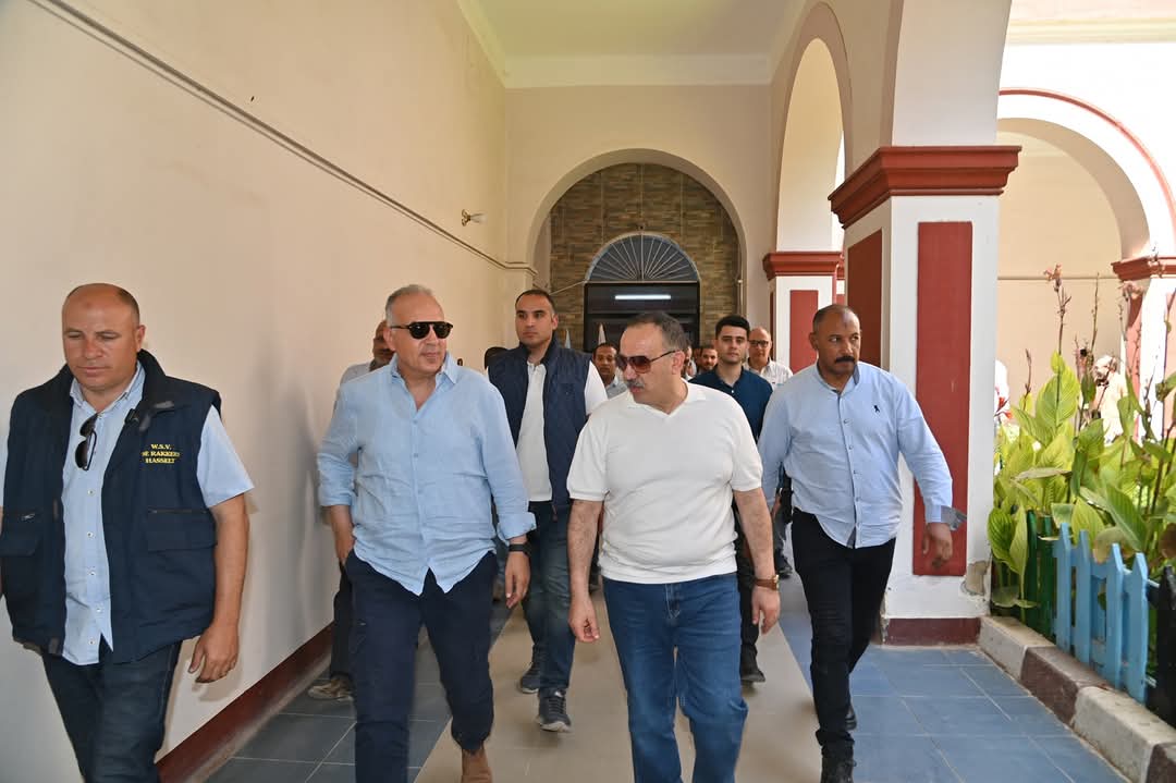  وزير الري يواصل جولته بمحافظة أسيوط ويتفقد حالة الترع والقناطر بالمحافظة 