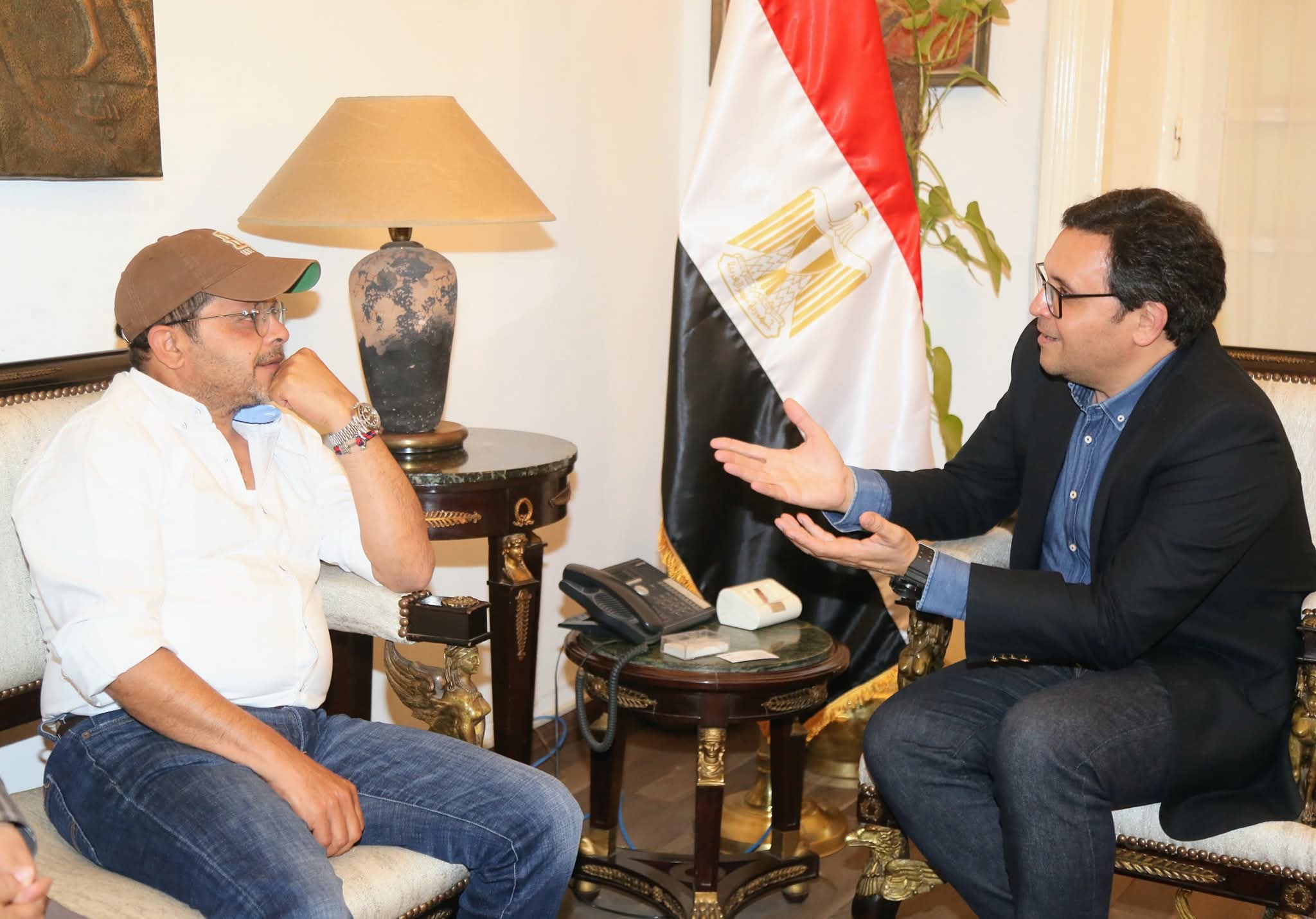 وزير الثقافة يلتقي النجم محمد هنيدي لبحث تقديم عروض مسرحية بالمحافظات انطلاقًا من مسرح بيرم التونسي بالإسكندرية