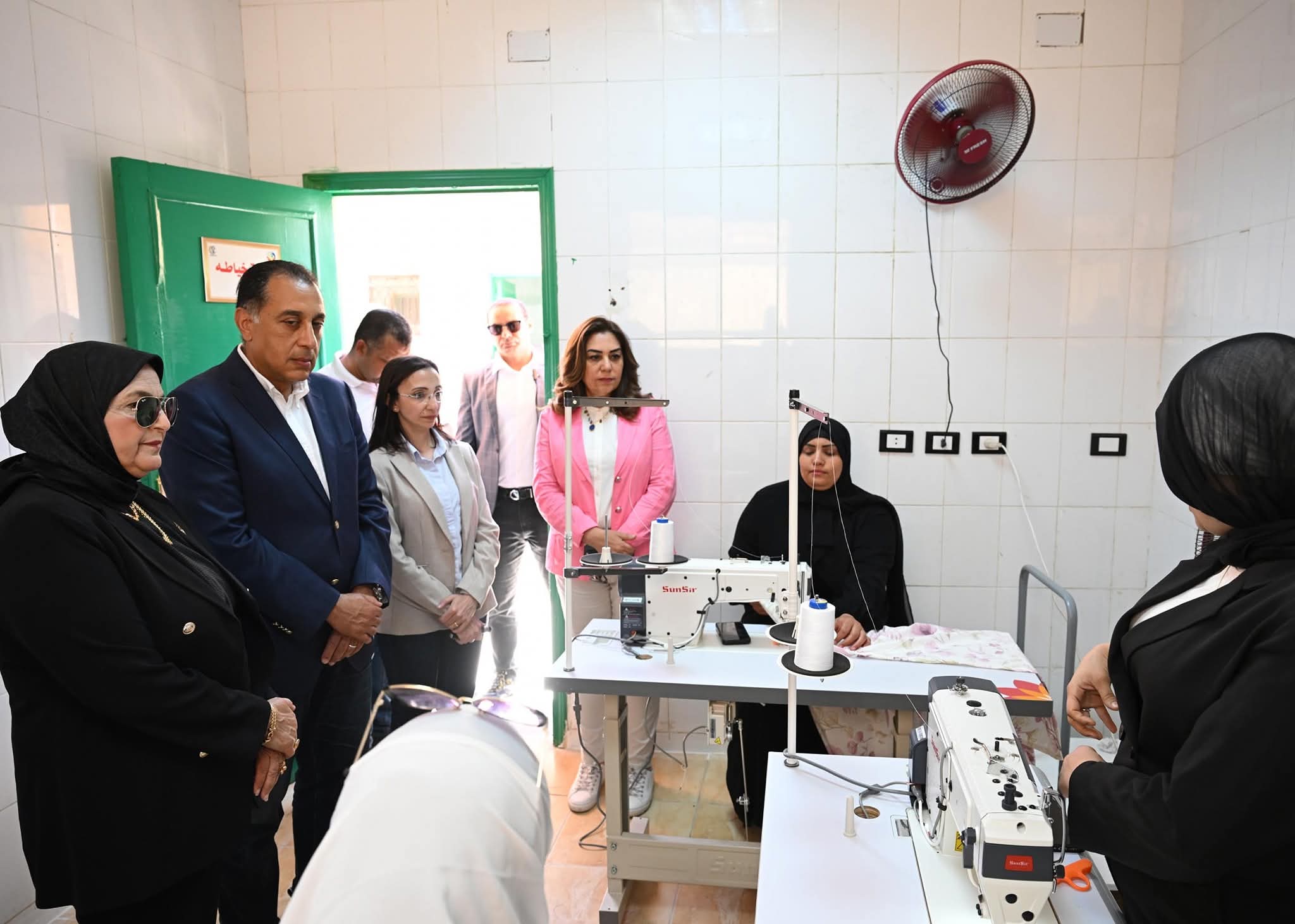  رئيس الوزراء يتفقد 