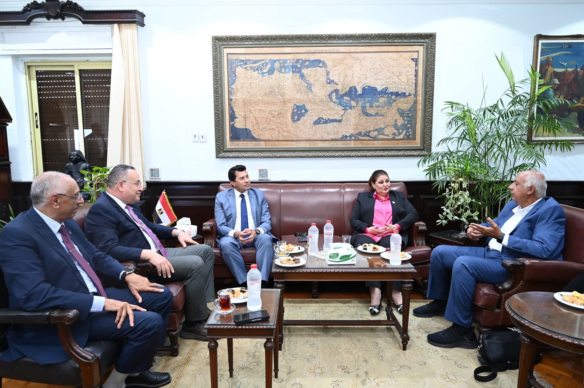 وزير الشباب والرياضة يبحث التعاون في التوعية بالموت القلبي المفاجئ بالقطاع الرياضي