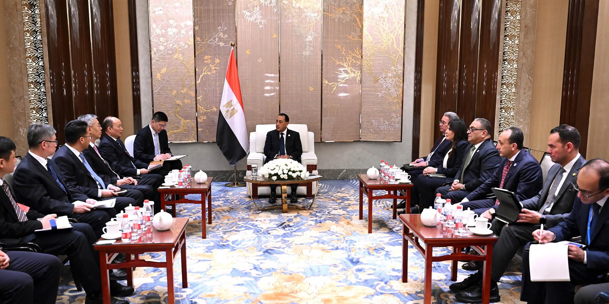 رئيس الوزراء يلتقي رئيس شركة CNCEC الصينية للبتروكيماويات