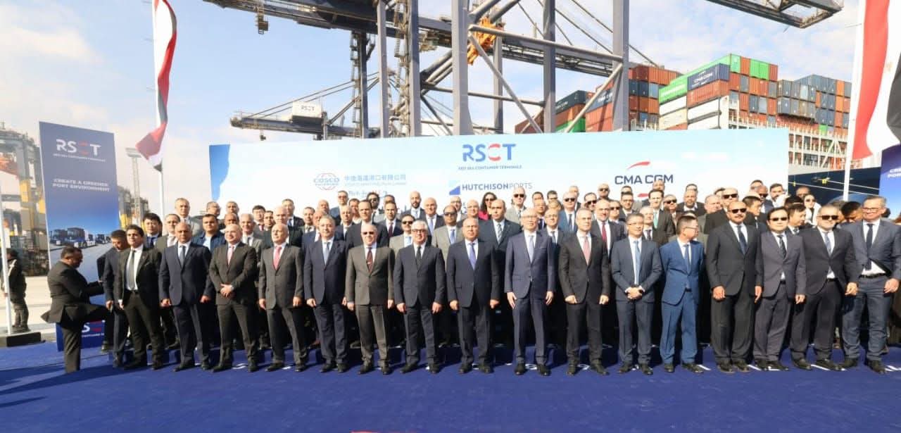 وزير الصناعة والنقل يشهد بدء التشغيل التجريبي لمحطة البحر الأحمر لتداول الحاويات رقم 1 بميناء السخنة