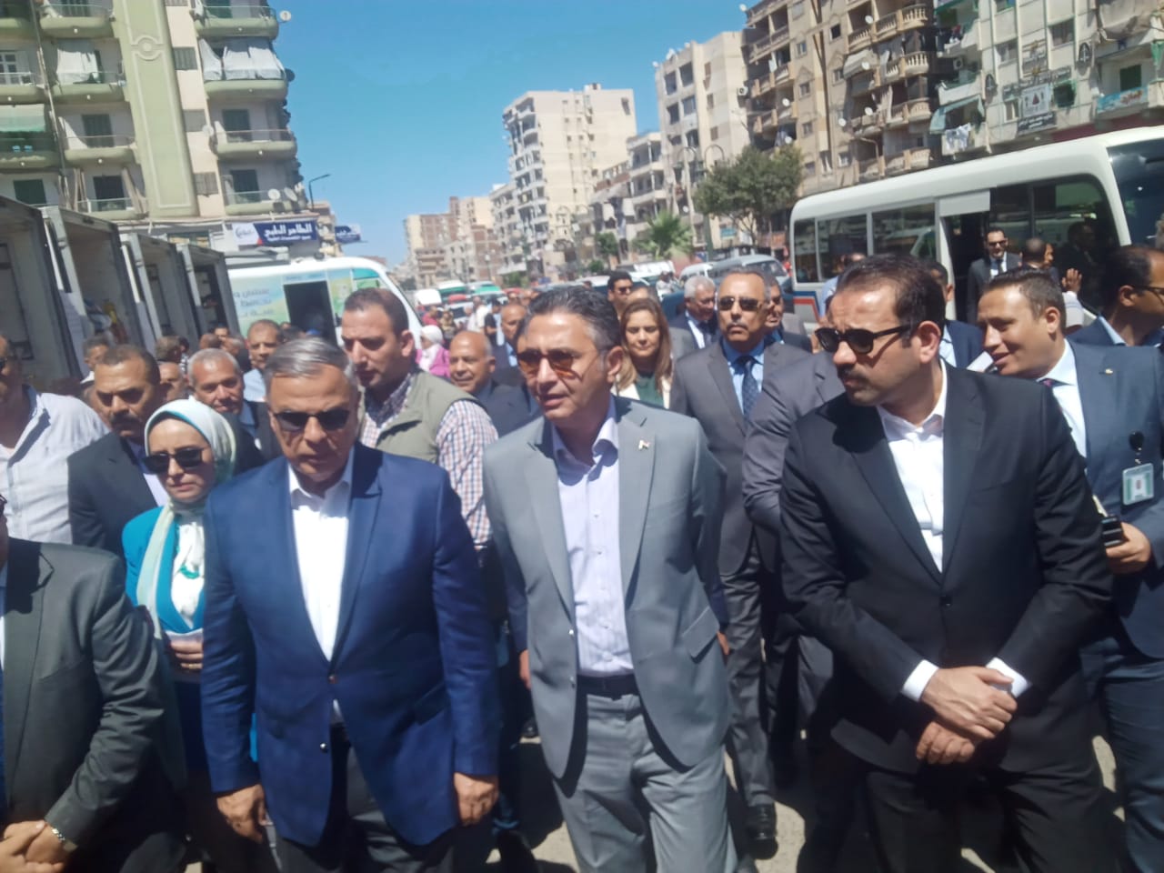 وزير التموين يتفقد سوق اليوم الواحد في العجمي بالإسكندرية 