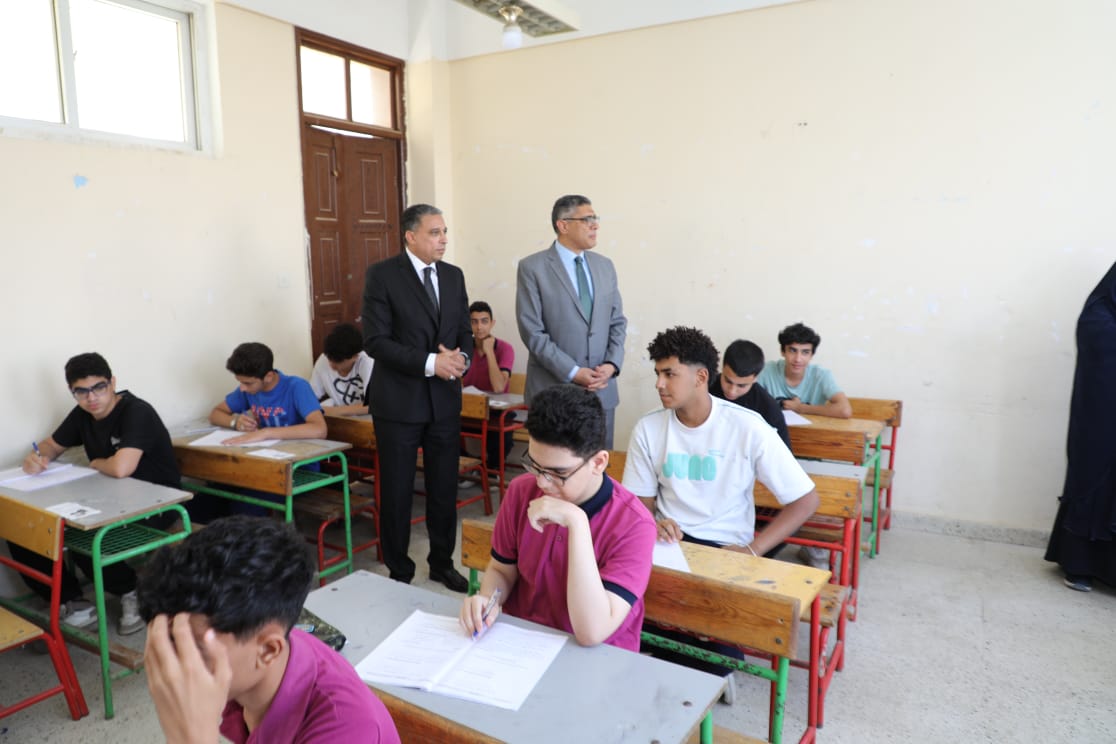 محافظ الجيزة يتفقد لجان الشهادة الإعدادية ببولاق الدكرور والهرم وأكتوبر 