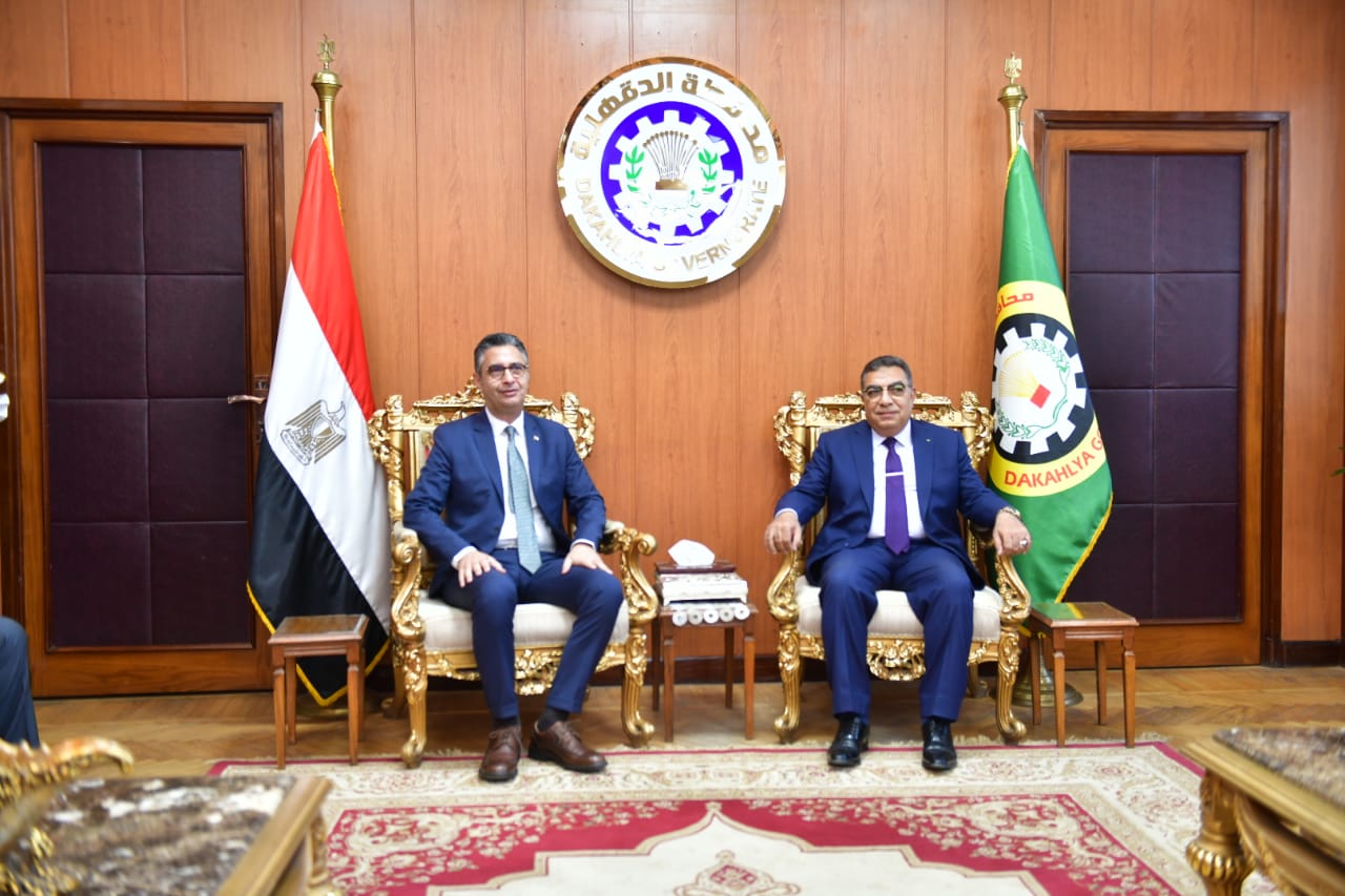 محافظ الدقهلية يستقبل وزير التموين بمكتبه في مستهل زيارته لعدد من المشروعات