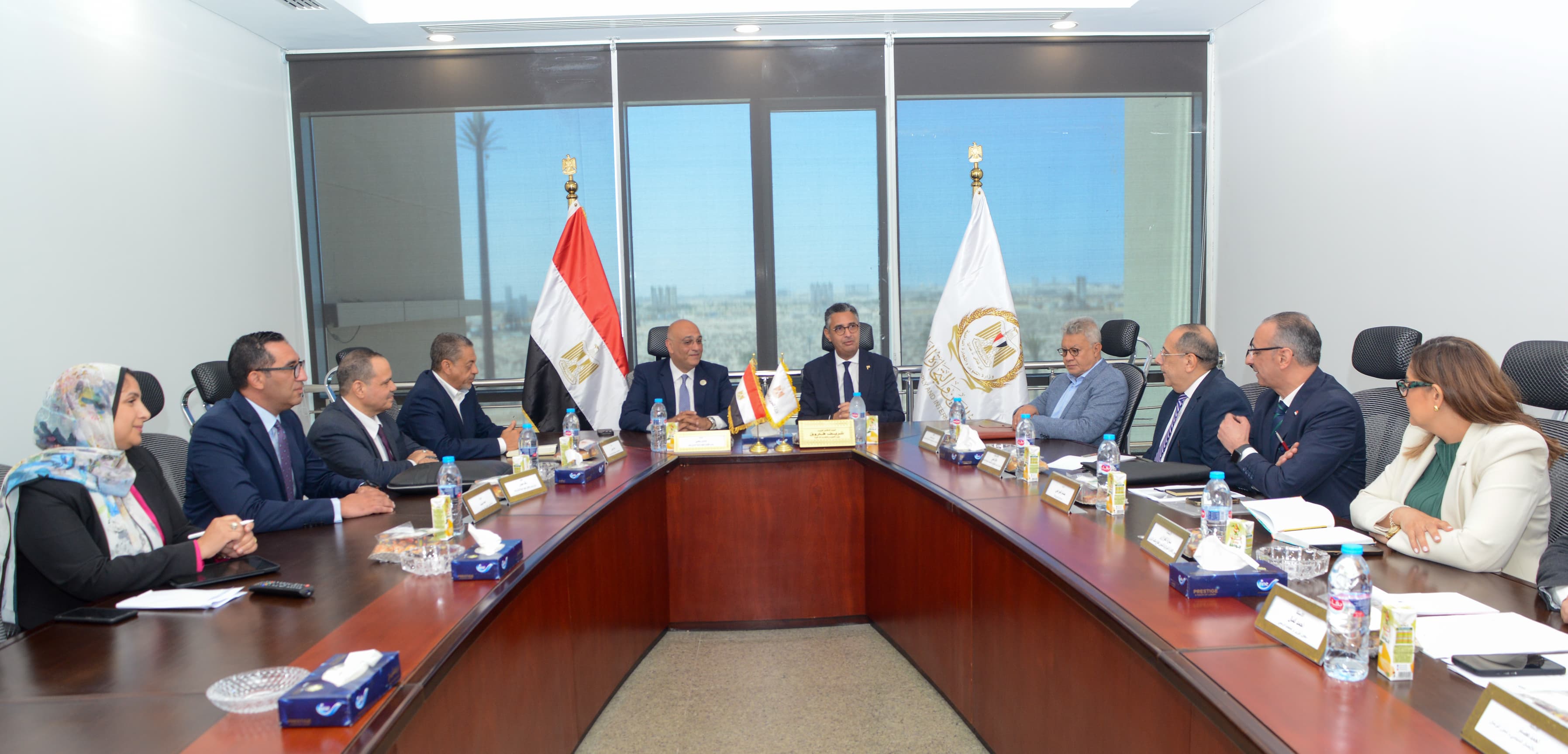 وزير التموين يبحث مع رئيس جهاز تنمية المشروعات مجالات التعاون لتطوير منافذ تجارة التجزئة التابعة للوزارة