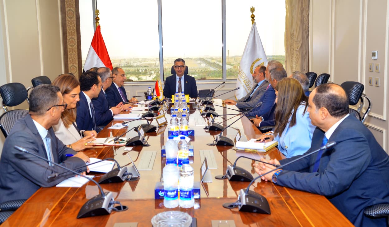 التموين تبحث مع “إي أند مصر” دعم مشروع المنافذ التموينية «كاري أون» بأحدث الحلول الرقمية