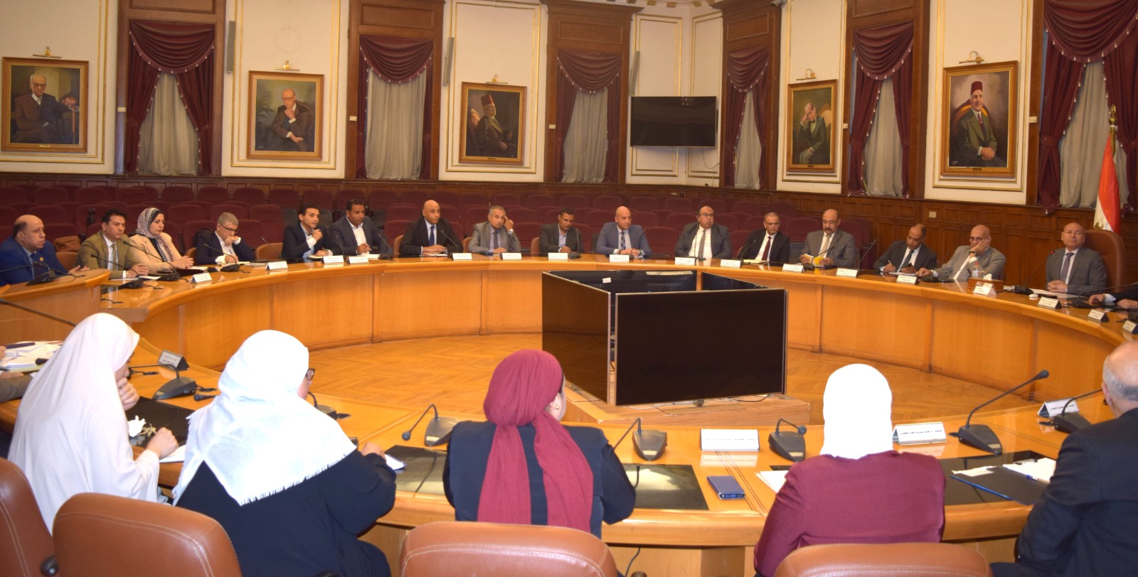 غرفة القاهرة تشارك في اجتماع المحافظ  لبحث سبل الحفاظ علي إستقرار السوق