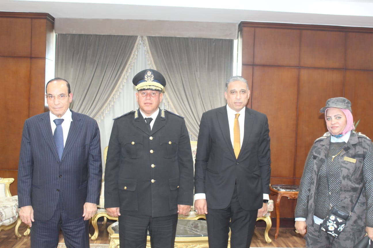 "عطية"  يهنئ مدير أمن الجيزة والحكمدار بمناسبة عيد الشرطة