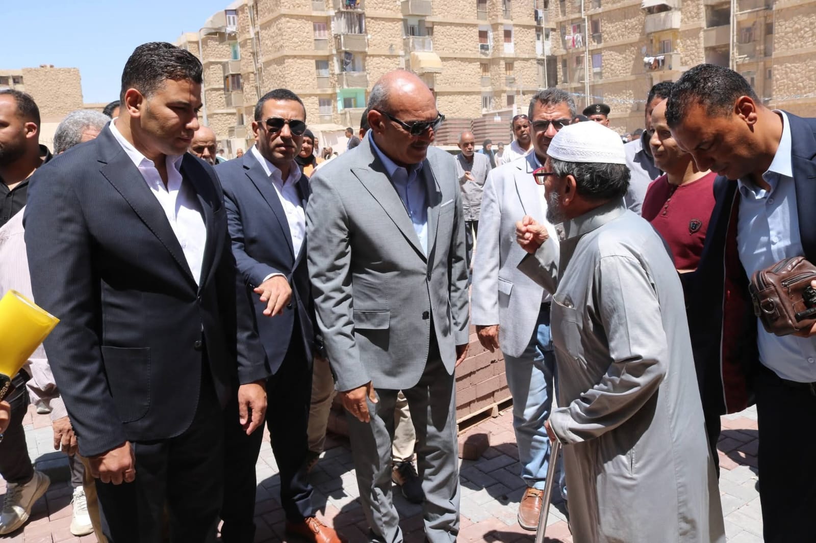 محافظ السويس يتفقد انطلاق أعمال تطوير عمارات الدلتا وسط فرحة الأهالي