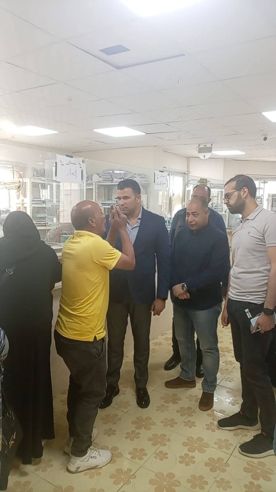 نائب محافظ السويس يتفقد المراكز التكنولوجية بالأحياء لمتابعة الخدمات