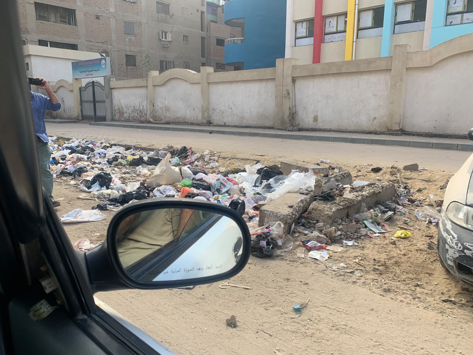 استغاثة من أولياء أمور المصرية اليابانية بفيصل: قمامة وزحام يطاردان الطلاب ومطالب بتدخل عاجل من الحكومة